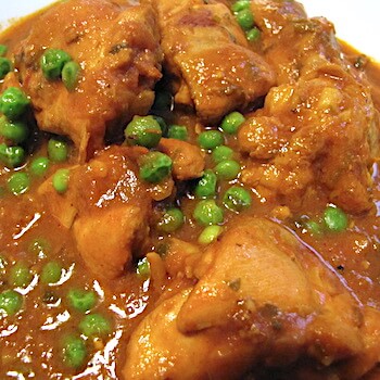 Chicken curry with peas
