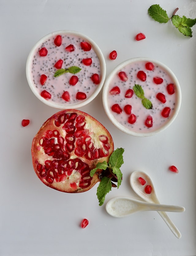 Raita Anaarkali (Yogurt with Pomegranate)